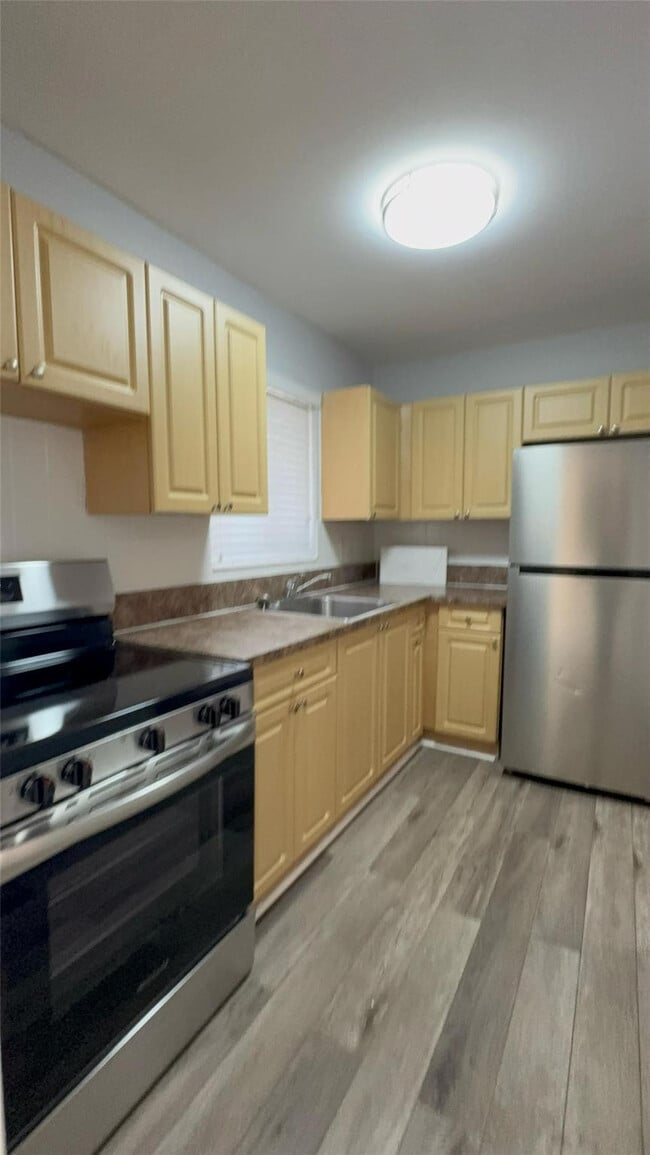 Building Photo - 5901 NW 17th Pl Unit 205