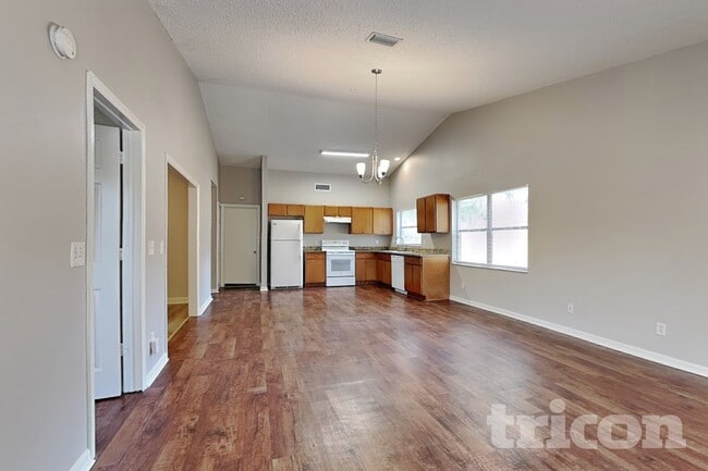 Photo - 2025 Helm Ln