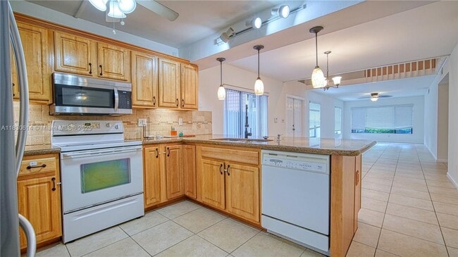 Building Photo - 11101 SW 15th Manor Rental