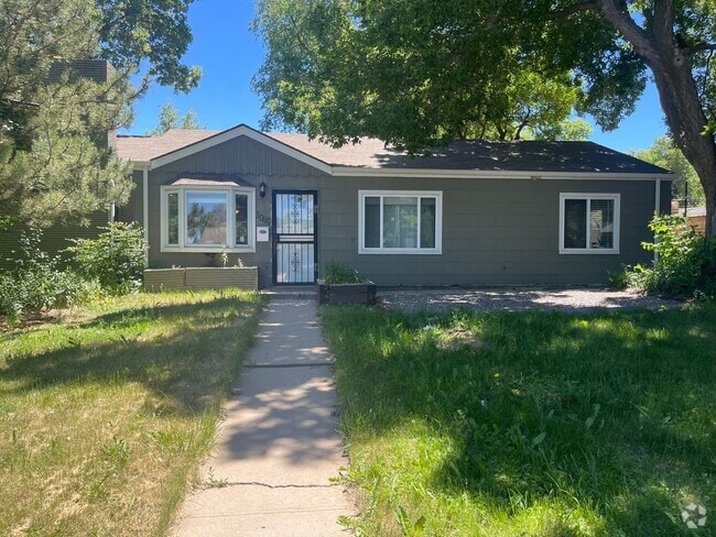 Building Photo - $0 DEPOSIT OPTION. CHARMING 3-BEDROOM HOME...