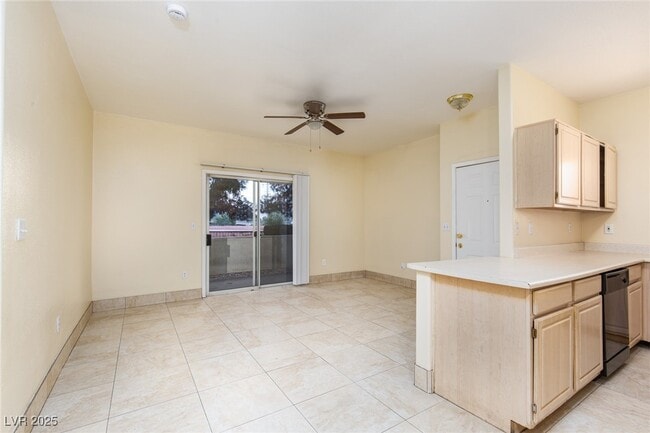 Photo - 5650 E Sahara Ave Unidad 1048