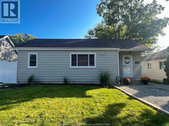 Photo - 2970 Clemenceau Blvd
