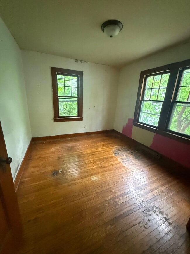 Photo - 1073 W Packard St