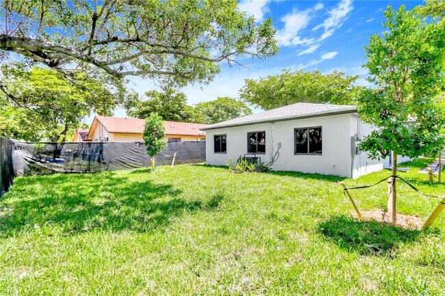 Photo - 861 NW 6th Ave