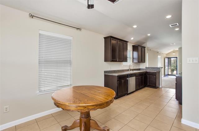 Photo - 604 Elm Grove