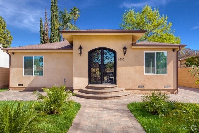 Building Photo - 6850 Encino Ave Rental