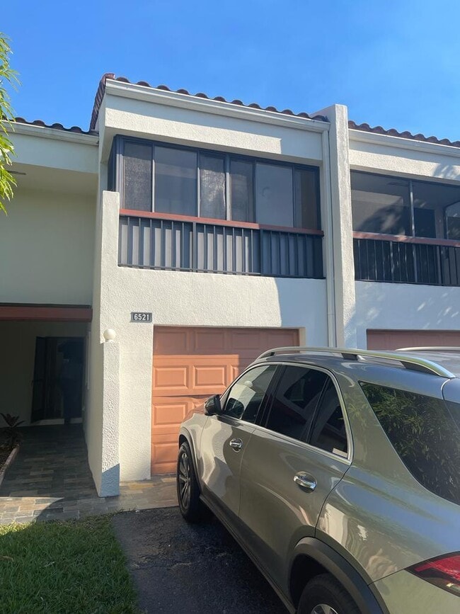 Building Photo - 6521 Racquet Club Dr