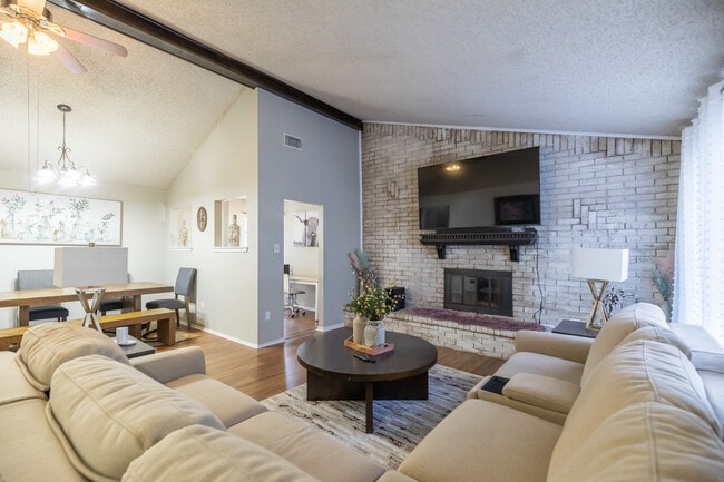 Photo - 5701 Quail Run St