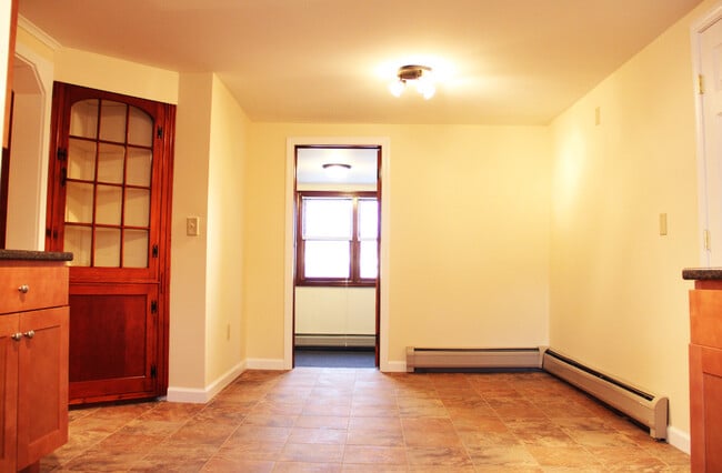 Photo - 68 Chase St Unidad APT B