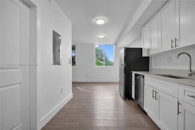 Photo - 1620 NW 18th St Unidad 303