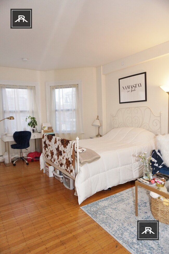 Photo - 901 Beacon St