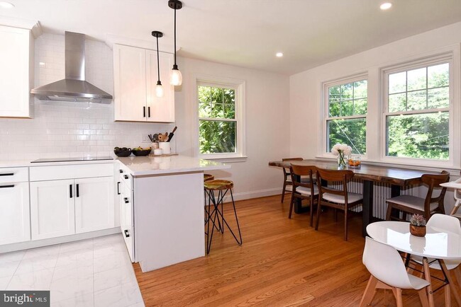 Photo - 4732 Ellicott St NW