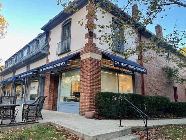 2352 E Main St
