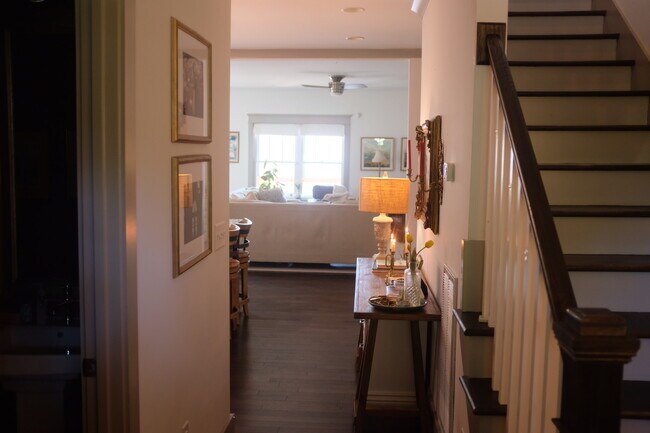 Photo - 622 Annex Ave