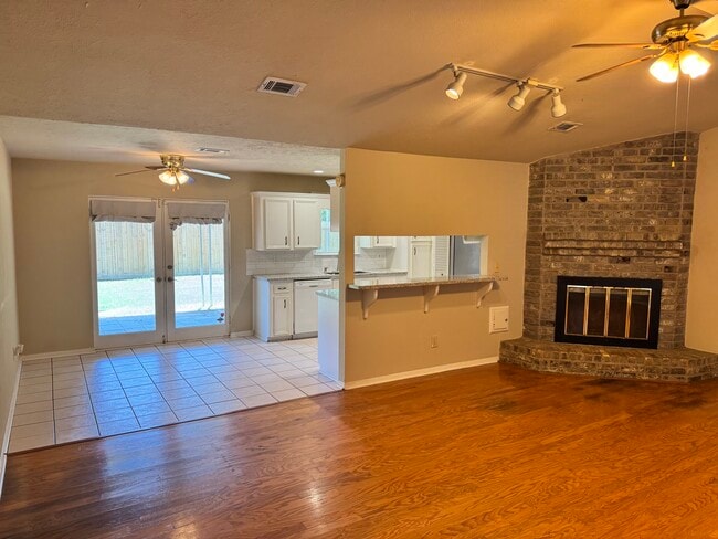 Photo - 9811 Charter Ridge Dr
