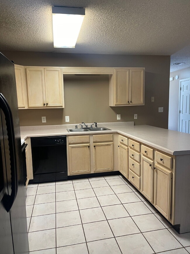 Photo - 1305 Loberg Ln Unit B