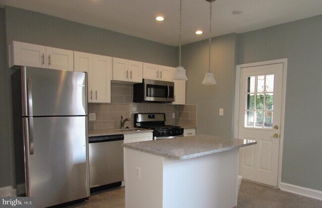 Photo - 2735 Chesterfield Ave