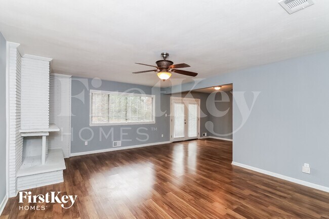 Photo - 3453 Woods Dr