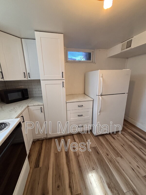 Photo - 724 N 1200 E St