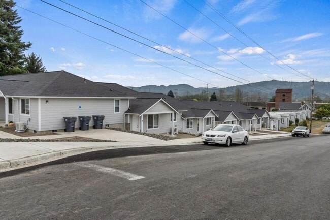 Photo - 303 E Broadway Ave