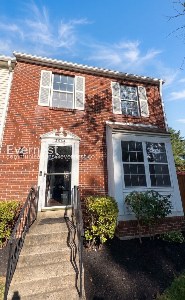 Building Photo - 3 Bed/1.5 Bath Townhome with Fenced Yard / Available Soon!