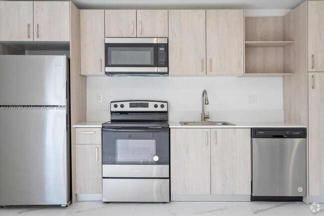 Building Photo - 420 SW 7th Ave Unit 202 Rental