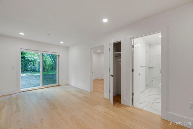 Photo - 422 Cole St Unit B