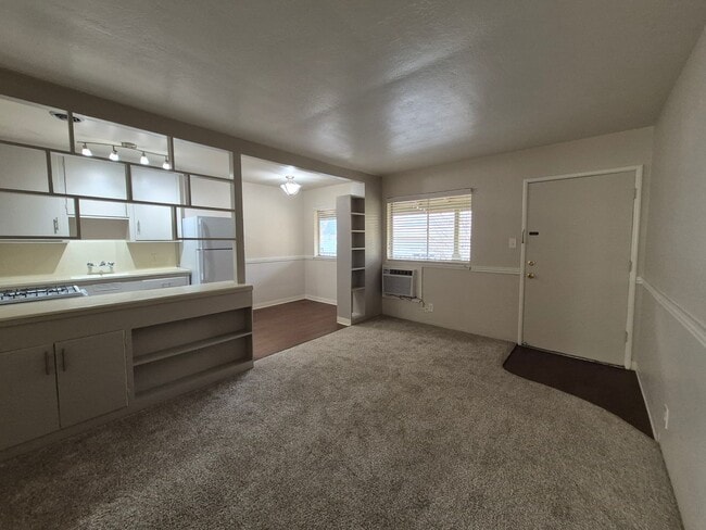 Photo - Upstairs Midtown One-Bedroom - $500 Lease Signing Bonus! Unidad 15