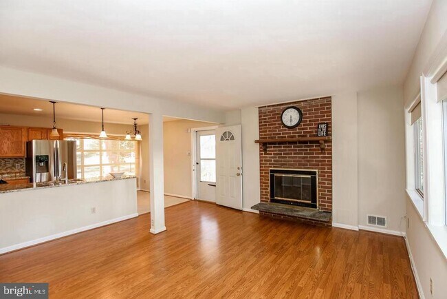 Photo - 839 Bowie Rd