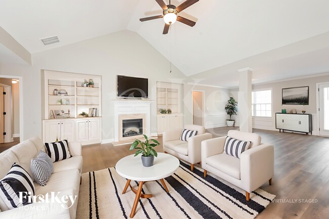 Photo - 1921 Roxey Ln