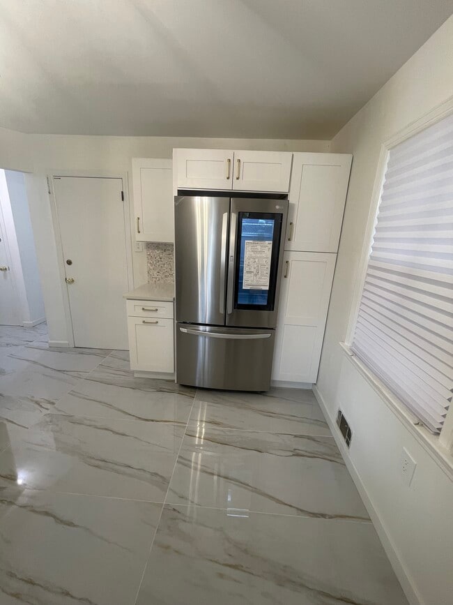 Photo - 737 Linden Ave