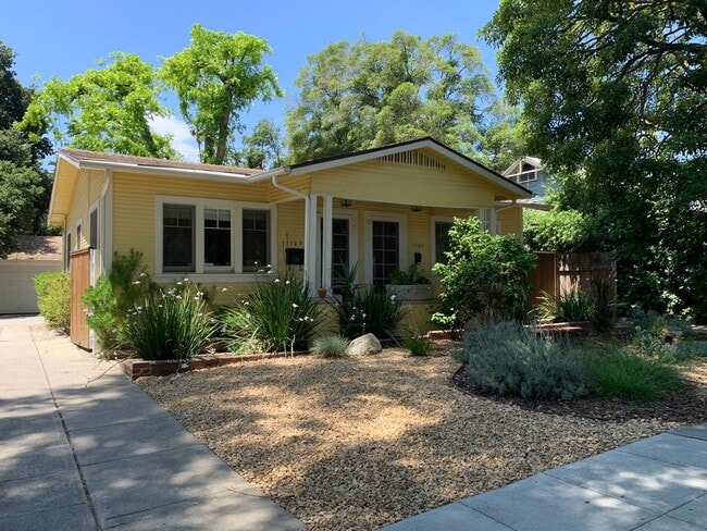 Building Photo - Diamond Duplex Unit 1103