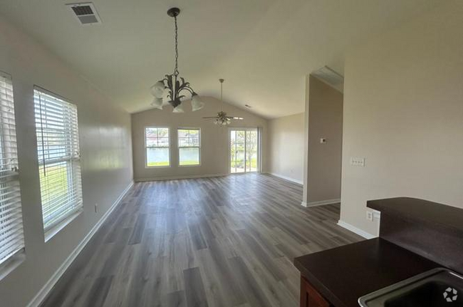 Building Photo - 447 Palm Frond Dr Rental