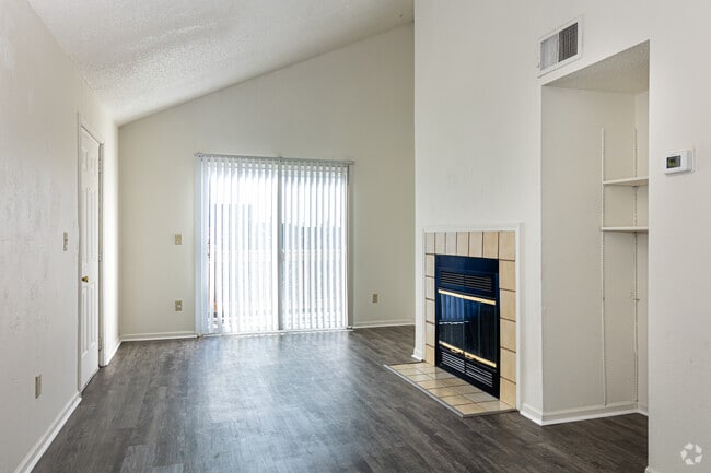 2BR, 1BA - 950SF Livingroom