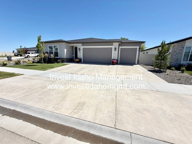 Building Photo - A Home You'll Fall in Love With