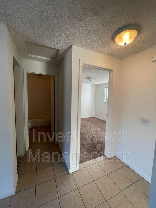 Photo - 944-933 33rd Ave