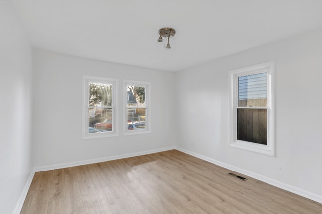 Photo - 3933 Walsh St