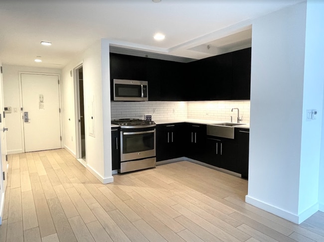 Photo - 535 W 43rd Street