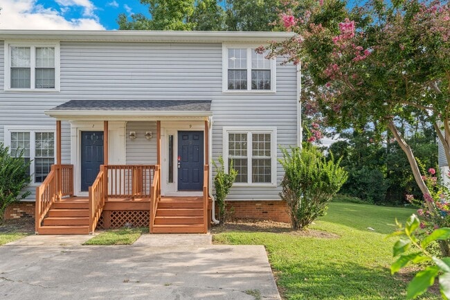 Building Photo - Introducing a Charming End Unit Townhouse near Downtown Durham with 2 Beds/1.5 Baths
