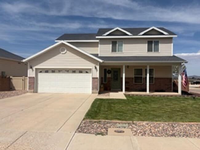 Building Photo - Beautiful 4 Bed / 2.5 Bath Home in Quiet Neighborhood