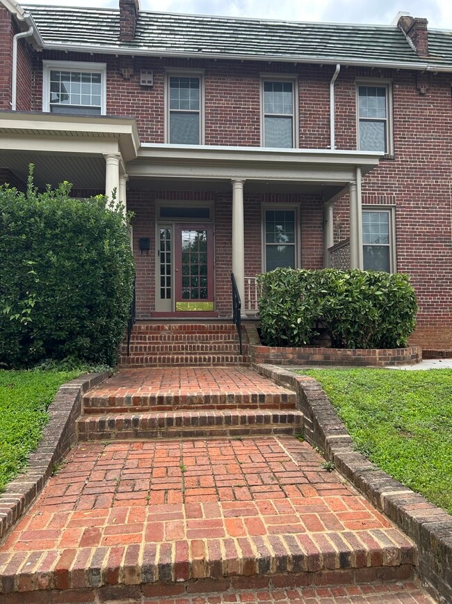 Building Photo - 7 S Dooley Ave