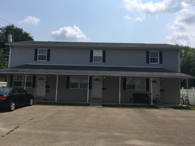 Photo - 9 - 13 E Verity St.