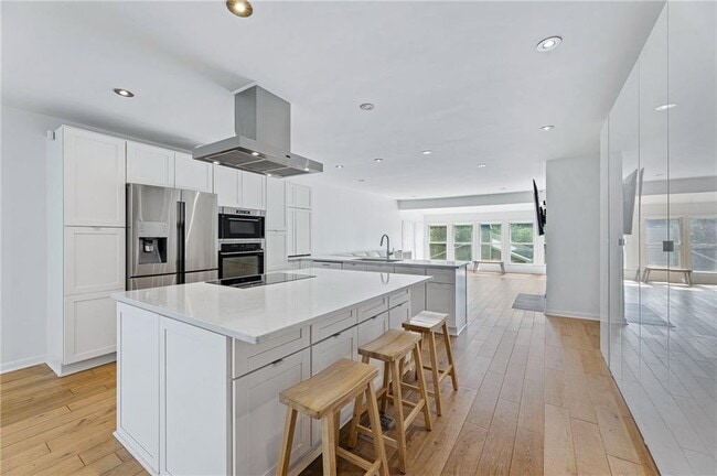 Photo - 908 Lenox Hill Ct NE