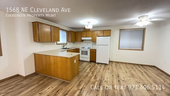 Photo - 1568 NE Cleveland Ave
