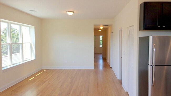 Photo - 2645 N Fairfield Ave Unit 1