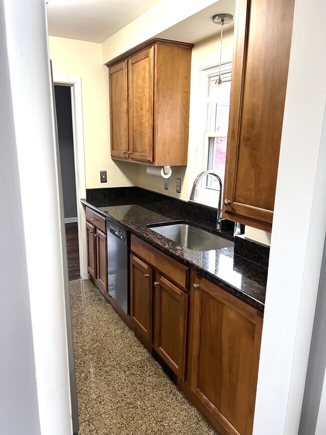 Photo - 556 Bloomfield Ct