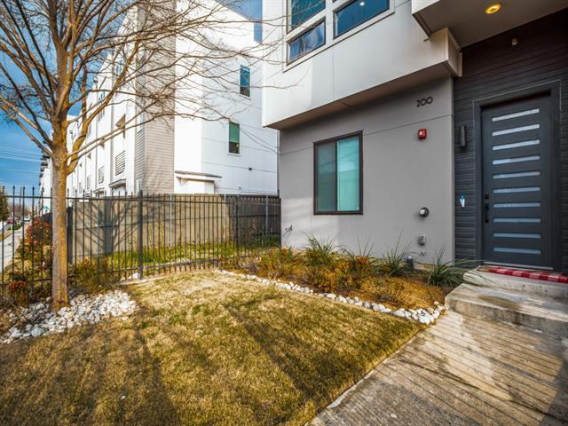 Building Photo - 3816 Roseland Ave Unit B200