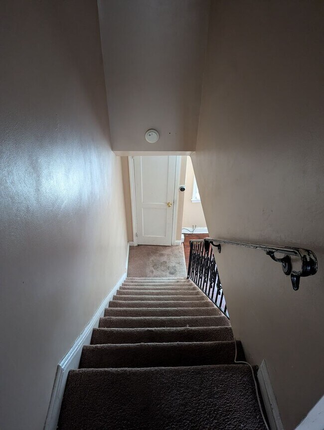 Photo - Spacious 3BR Home in Overbrook Park – Front Yard, Modern Kitchen, Washer and Dryer & Basement