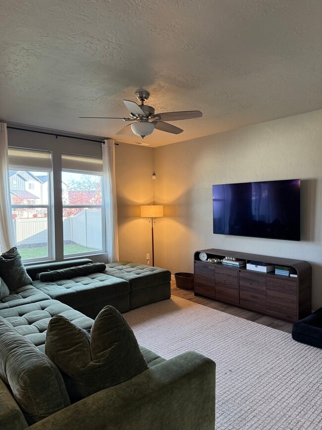 Photo - 336 S Calf Crk Ave