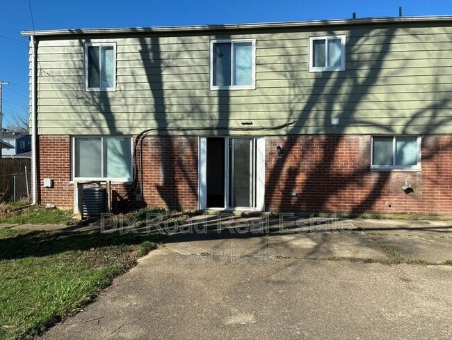 Photo - 7742 Harshmanville Rd